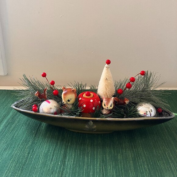 Vintage Woodland Christmas Decor featuring whimsical squirrels - Picture 3 of 12